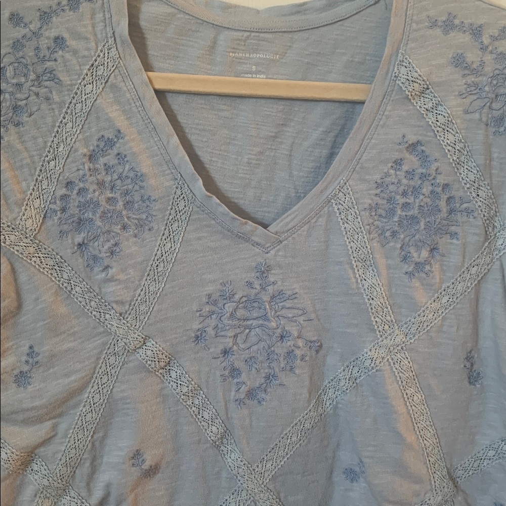 By Anthropologie Light Blue Cotton Blend Women’s V-Neck Shirt Blouse w/Flowers - Picture 3 of 8